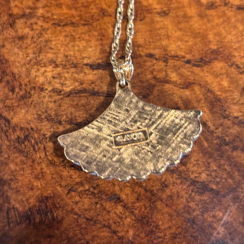 Avon Frosted Lead Crystal Fan Pendant Gold Tone Necklace - Picture 4 of 4